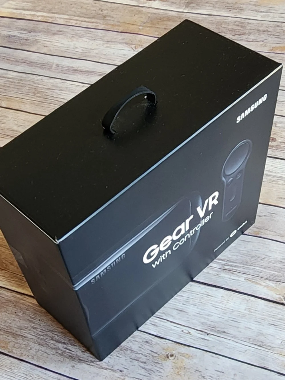 Samsung Gear with Controller - Powered by Oculus